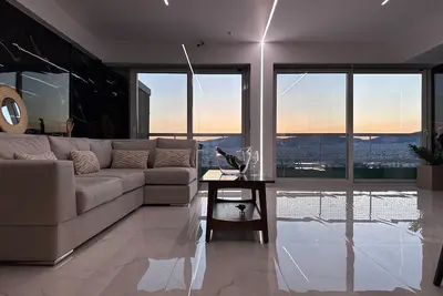 Image de Artemis House2Heal Athens 15th floor / Private Jacuzzi & Sauna, Luxury Apartment
