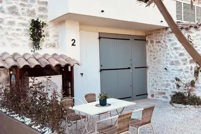 Image de La bohème 2, Mouries centre au cœur des Alpilles : Cosy T2 avec terrasse