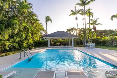 Image de Modern Villa, Walkable Distance to the Beach