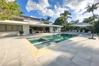 Image de Luxurious Villa in Xclusive Neighborhood Sleeps 12