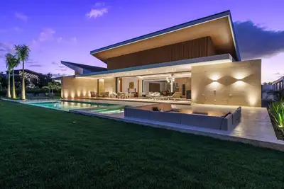 Image de Luxurious & Elegant Villa, massive pool, sleeps 10