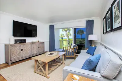 Image de Ocean's Edge - Newly Remodeled Beachfront Luxury Condo