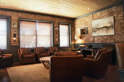 Image de 2200 sq. ft. 2-bedroom condo in the center of downtown Knoxville