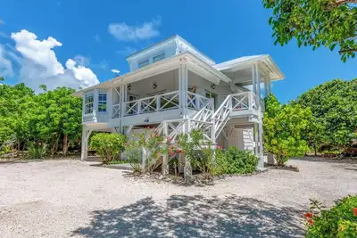 Image de Charming 3-bedroom cottage in serene North End of Elbow Cay with Community Dock