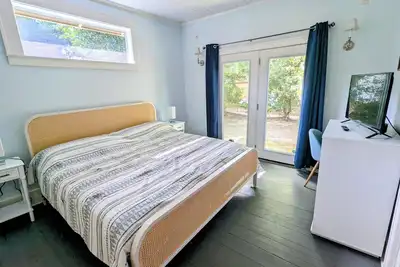 Image de Charming 3-bedroom brickhouse house with WiFi and Ac in romantic Savannah