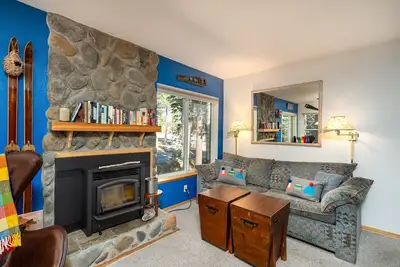 Image de Cozy Condo with Fireplace - Tamarack Condo 19 by Bear Valley Vacation Rentals