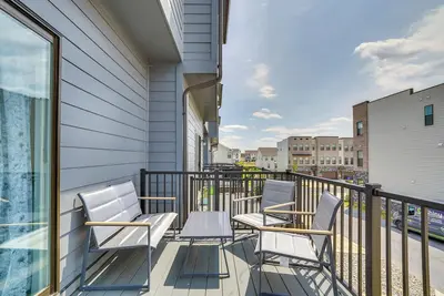 Image de Frederick Townhome w\/ Balcony, Close to Parks!