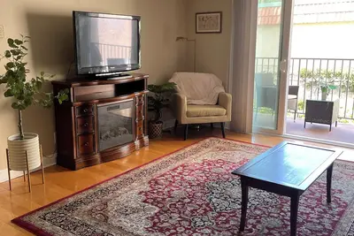 Image de Coastal Carlsbad Condo: Near beach, village, mall, and walking trails.