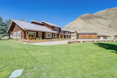 Image de Remote Idaho Mountain Lodge w/ River Access!