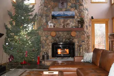 Image de Grand lodge with pine forest, privacy, luxury hot-tub & WiFi in Colorado Springs