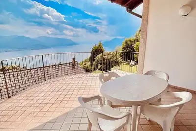 Image de CĂ SulĂ , large detached house with garden and beautiful lake view
