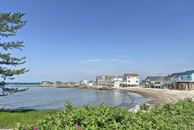 Image de Waterfront home surrounded by stunning water views.