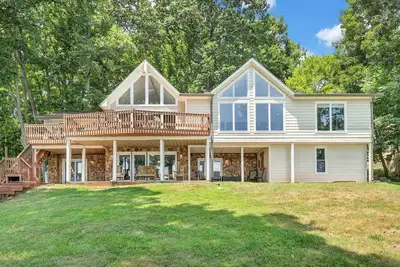 Image de Lake Pappy's Place on Leeward: Lakefront home with private dock