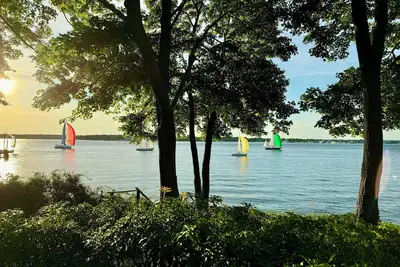 Image de Historic Waterfront Home. Steps to North Ferry & Beach Club. Easy access to Lirr