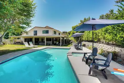 Image de Pool & Jacuzzi: Spacious Home Near Laguna Beach!