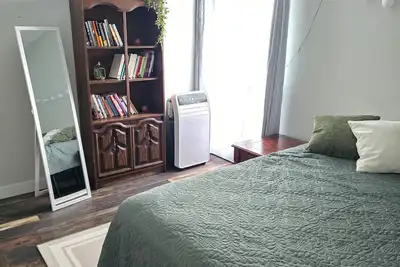 Image de Private Room in Downtown Calgary / 17th Ave / Stampede Grounds