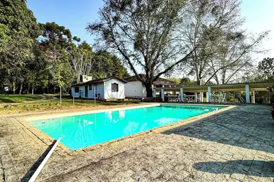 Image de Farm with easy access - Swimming pool and barbecue