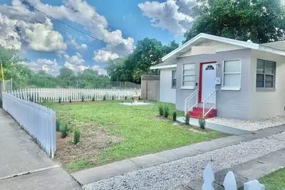 Image de Full House with Big Fenced Backyard, Washer & Dryer and Pet-Friendly.