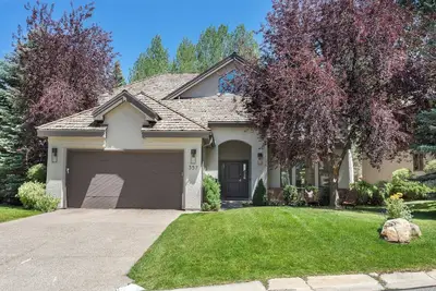 Image de Luxury Home 300 Meters from Arrow Bahn Lift, 6-Bedrooms with 4 Kings + Game Room