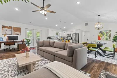 Image de Edgewood: Work Friendly & Near Downtown