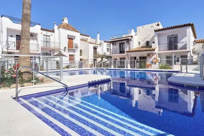 Image de Maison de vacances 'Casa Luz y Mar Parador Nerja' avec vue sur montagne et climatisation