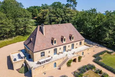 Image de Maison de campagne 'Les Hauts De Chaunac - Le Manoir' avec vue sur la montagne