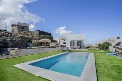 Image de Villa de vacances 'Alegría' avec vue sur la mer, piscine privée et Wi-Fi