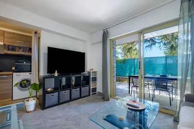 Image de Appartement Hippodrome - 2 Pièces Proche Plages avec terrasse privée, Wi-Fi et climatisation