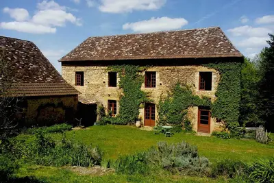 Image de Maison de vacances 'Grande Maison Au Milieu Des Bois' avec terrasse privée, jardin privé et Wi-Fi