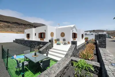 Image de Maison de vacances 'Villa Tahoyo' avec vue sur les montagnes, terrasse privée et Wi-Fi