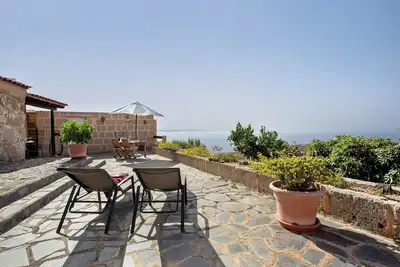 Image de Casa Rural Cha Carmen' avec vue sur la mer, terrasse privée et Wi-Fi