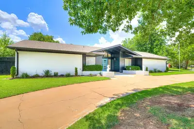 Image de Modern Urban Retreat With Hot Tub. Close to major popular restaurants. \n