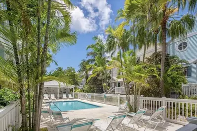 Image de Castaway Cove: Charming 2br Townhome in New Town, Key West with Shared Pool, Private Patio & Kayaks!