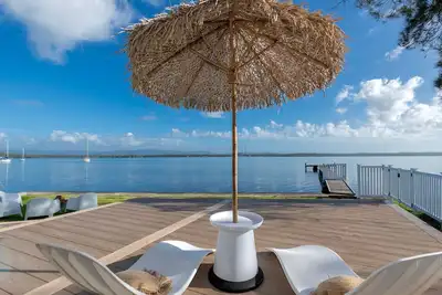 Image de The Boathouse- Unwind at this tranquil, absolute waterfront, luxury Boathouse nestled on the edge of