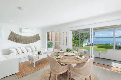 Image de The Hideaway- a unique laid-back-lux, absolute waterfront