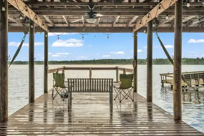 Image de Month Stays Welcome! Lakefront Fishing Cottage |Private Dock | Canoe & Explore Old Florida's Views