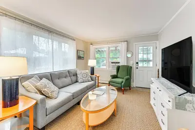 Image de Bayfront East Quogue Retreat w/ Private Boat Dock