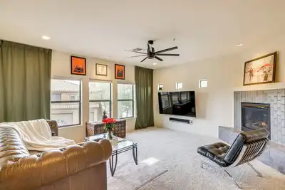 Image de ~ 1 Mi to Desert Ridge Marketplace: Phoenix Condo!