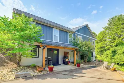Image de Modern Weaverville Apartment - Walk to Downtown!