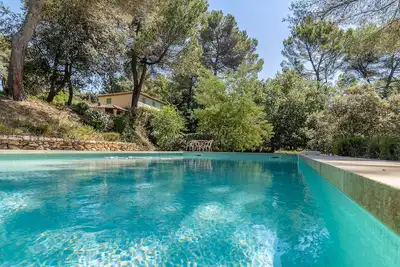 Image de Belle maison Ă La Tour-d'Aigues