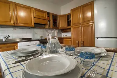 Casa Rina: relax con giardino, 3 camere e parcheggio