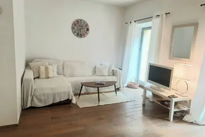 Image de Welcome to The Seville, Large family sized apartment in the center of Antibes.