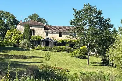Image de Gîte de charme dans une propriété campagnarde et une région touristique