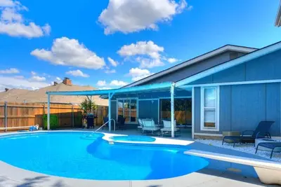 Image de Stunning Family Home with Pool