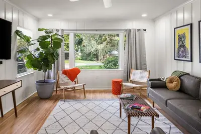 Image de Renovated Capital Heights Home