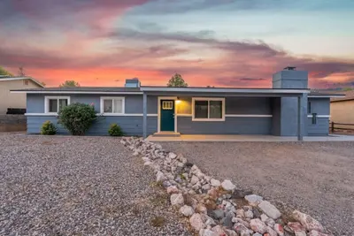 Image de Game-Filled Haven: Spacious Cottonwood Retreat