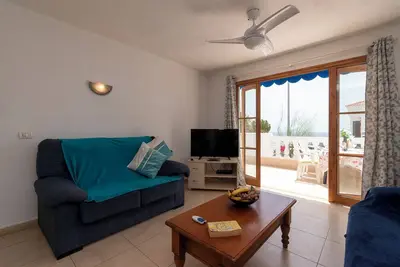 Image de Lovely 2 Bedroom Apartment. Communal Heated Pool