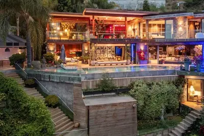 Image de Villa Kaleida - Sleek Modern Sunset Villa with Eclectic Style & Infinity Pool