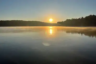 Image de Lovely 2-bedroom + loft lakefront getaway with private dock on Grand Lake in Ok.