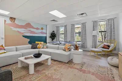 Image de Juniper Presents: City View Loft - Metro Style Downtown Loft near Harbor & Beach